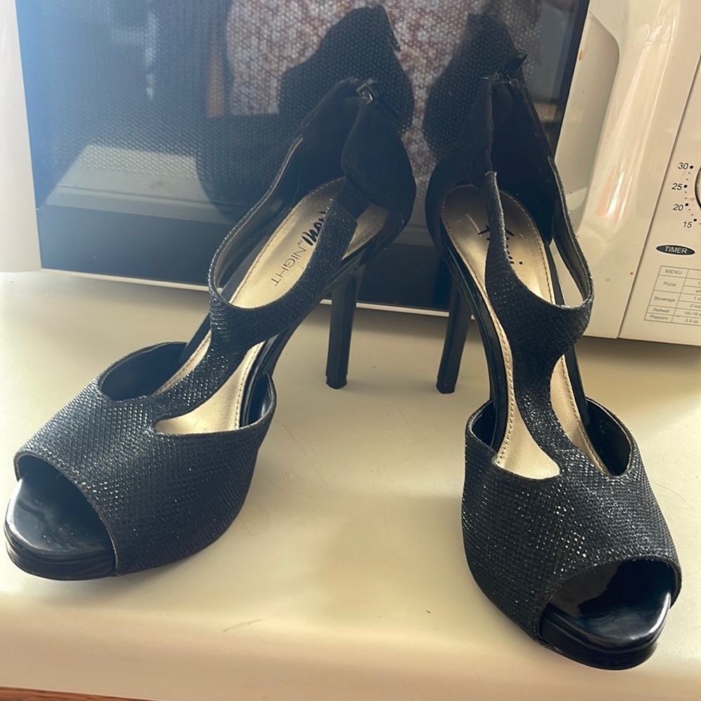 Black heels shoes